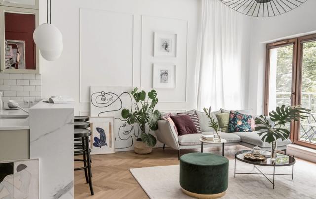 面积仅59平的公寓,诱人的红白相间墙面,加绿植陪伴,不负好时光