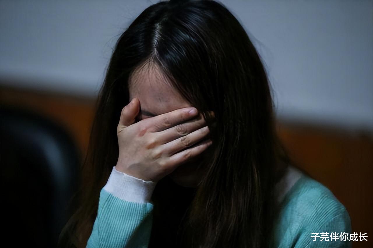 女孩给父母20万,父母偷偷给弟弟买套房,女子哭了:说好存嫁妆的