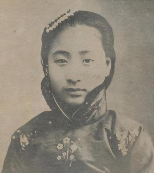 小凤仙|蔡锷去世后，小凤仙隐姓埋名嫁锅炉工，为给继女找工作找到梅兰芳