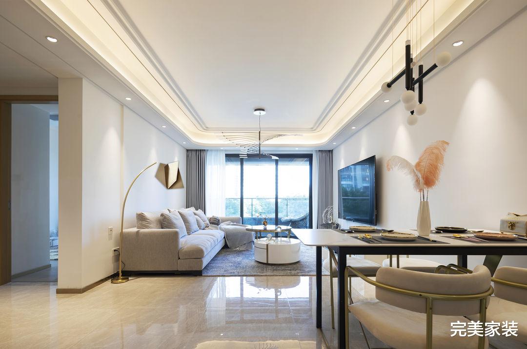 精装房实现空间升级，家里还有超大电竞房，享受不出门的快乐