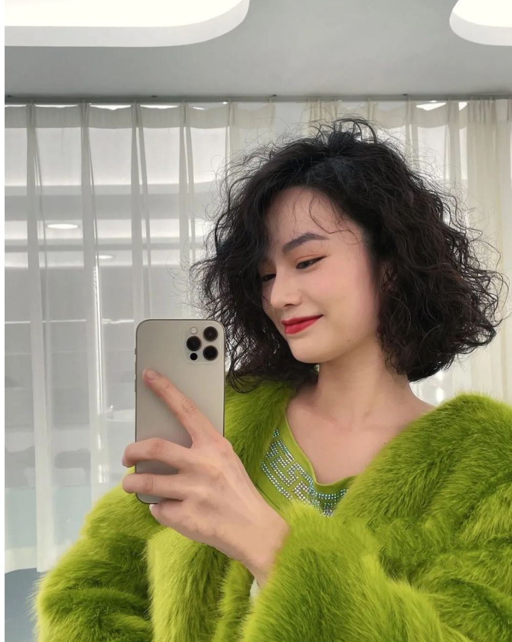 短发 天热别再留长发了，4种短发送给你，每种都很火