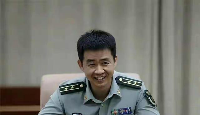女航天员刘洋和战友,返回地球后首次公开亮相,感觉良好!