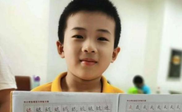 教师|小学生考试成绩优异，家长朋友圈炫耀能上名校，不料被网友泼冷水