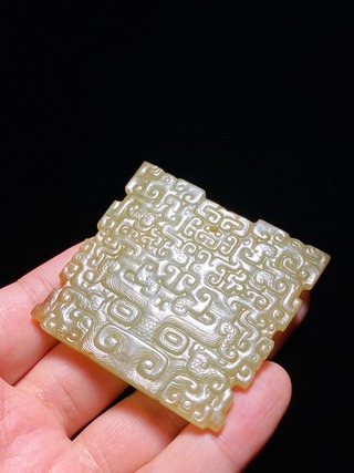 玉佩|春秋 和田玉籽料 青白玉 蟠虺纹 兽面纹 玉佩