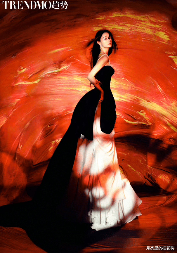 郭晓婷|郭晓婷炫彩光影大片,燕尾眼线太吸睛,淡妆浓抹总相宜