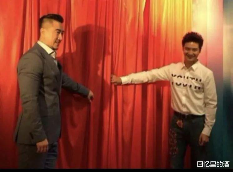 杨幂|谁敢信这是杨幂啊？神似热依扎还暴露脸僵，可以入选灾难名场面了