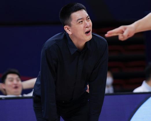 76人队|杨学增给杨鸣出难题？张震麟解开了，但是杜锋还有更难的