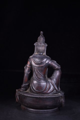 沉香木|回流：老沉香木雕自在观音摆件。