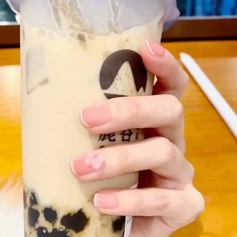 韭菜 简约气质的过年款美甲来了，快美起来！
