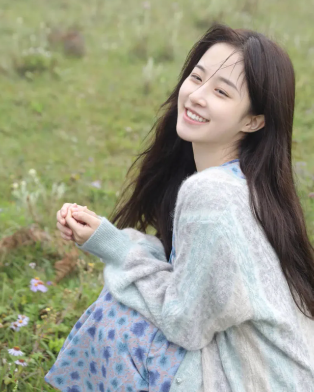 明星素颜 女人再忙也别忘，出门尽量化淡妆，4个步骤，轻松打造“伪素颜”