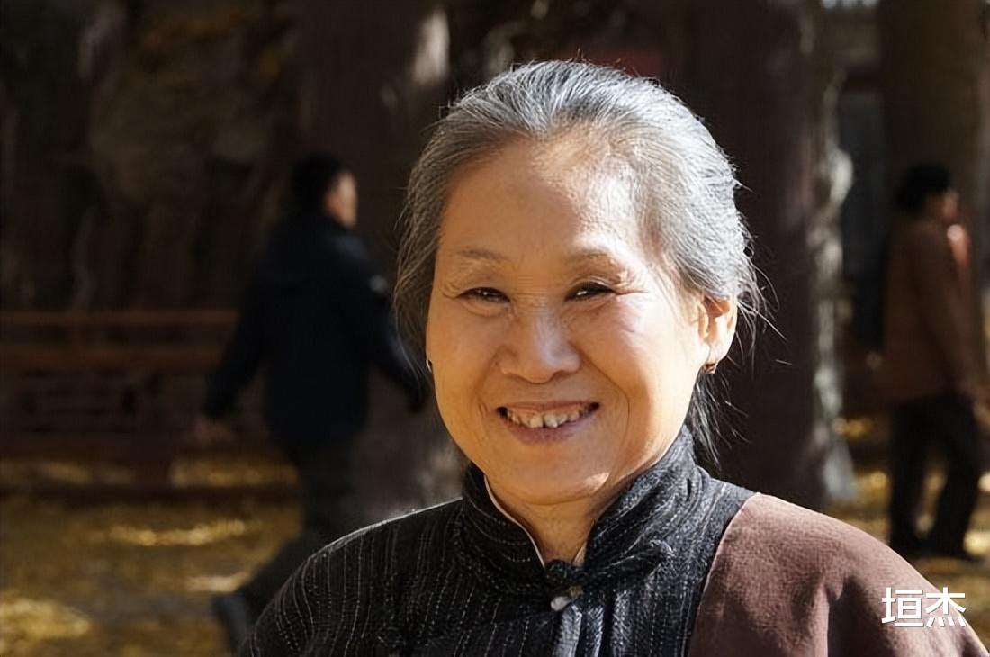 苇青|“百亿老太”苇青：60岁北漂，73岁拥有百亿票房，她的故事很励志