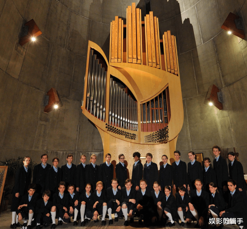 吴青峰|吴青峰赴法合作大咖团队,零下10度被捆绑,只剩眼睛可以动