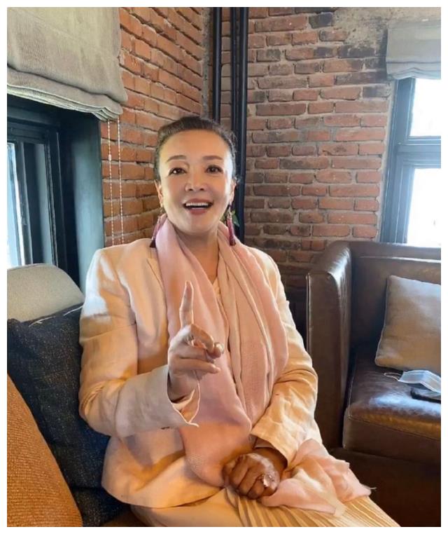 张兰|“奇女子”张兰横刀立马，孤军上阵，大S注定要被撕得稀碎