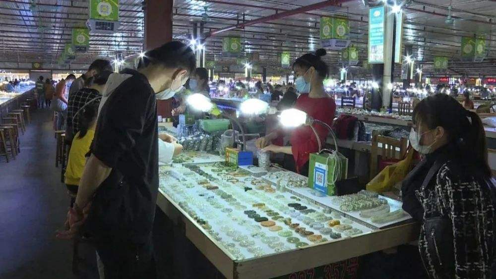 翡翠|「四会」，一座翡翠毛货爱好者来了就走不出去的城市。