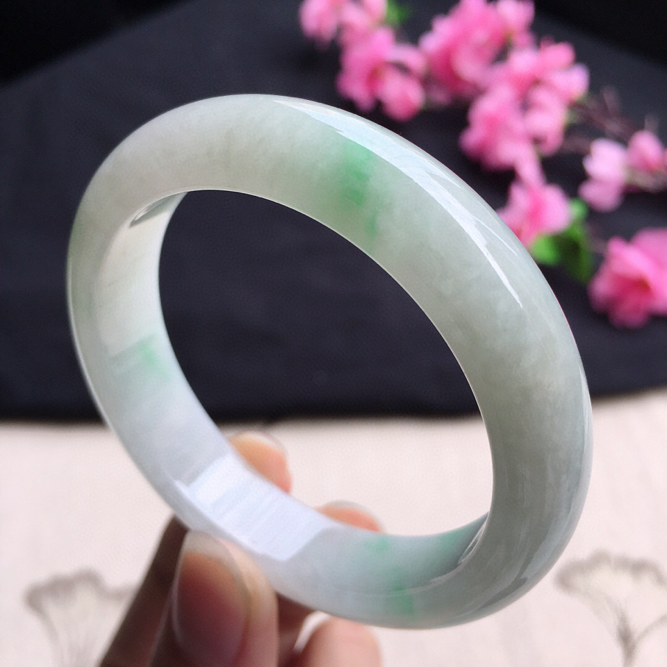 翡翠手镯|5000块预算，能买到什么样的翡翠手镯？