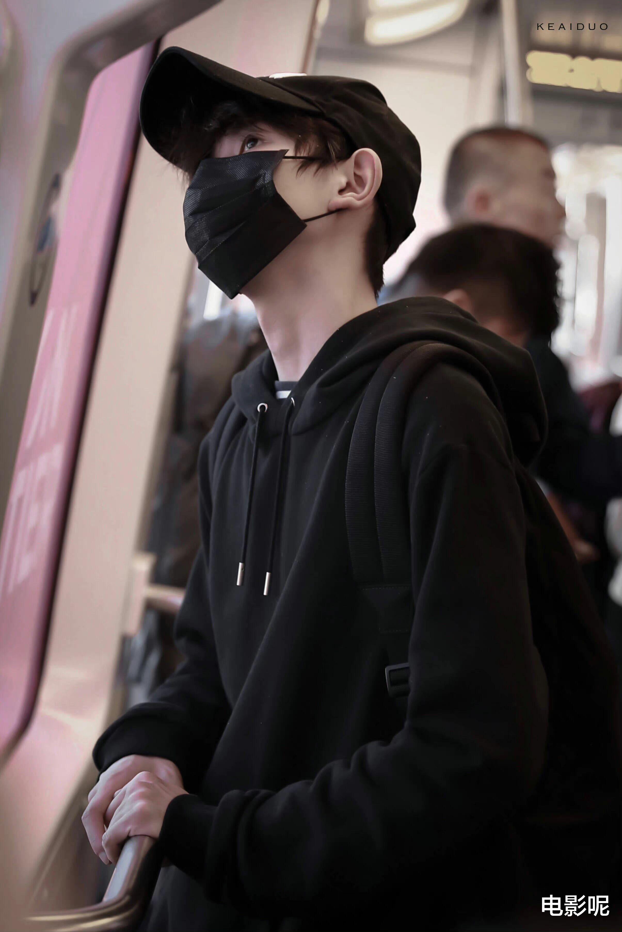 郭雪芙|王源《灿烂灿烂》获得发行许可证,机长高远指日可待!