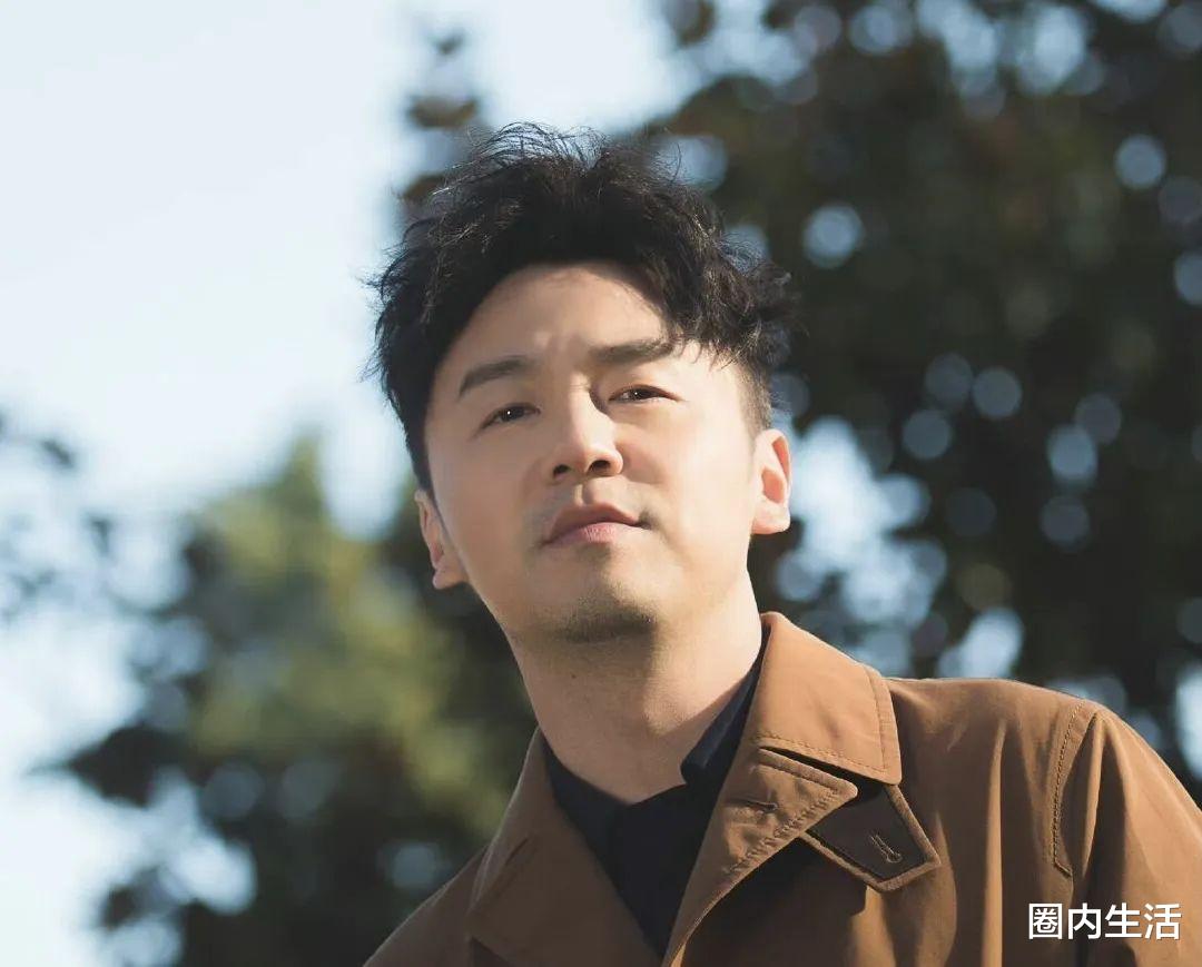 那英|那英在浪姐里的妆发和服饰虽然没有宁静高调，但价格都不低