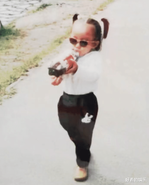 诗妮娜|4399W粉的邵雨轩与张小花矛盾升级?网友:床头吵架床尾和