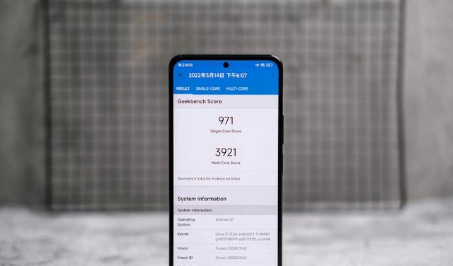 红米手机|开售仅三天就售出20万台？这手机从头到脚都是魅力！