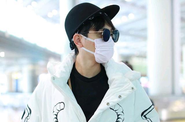 于正|德云社开创偶像派相声，郭德纲故意显出无奈，说这是因为天灾人祸