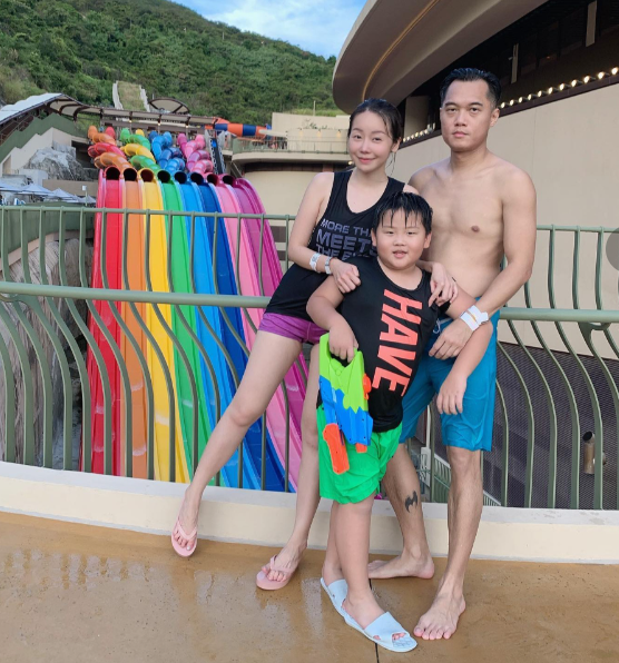 TVB|TVB女星开直播痛哭1小时,儿子上贵族学校被欺凌还要认错,她却无能为力