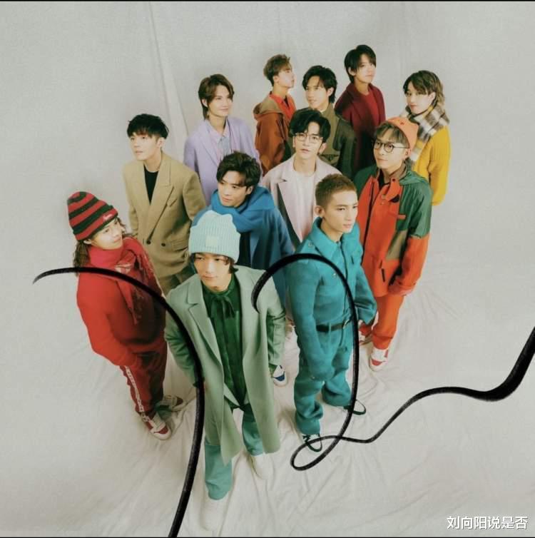 男团|男团mieror舞台突发意外,男成员被大屏砸进icu,场面太恐怖