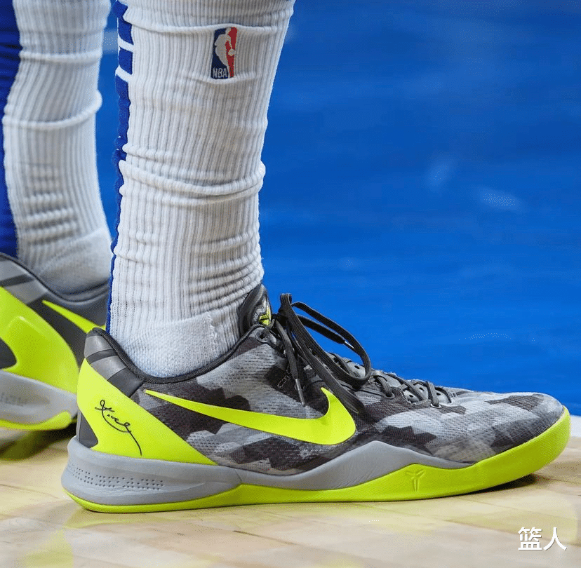 凯里·欧文|NBA球员上脚：欧文穿支线球鞋，KD6乳腺癌配色很经典！