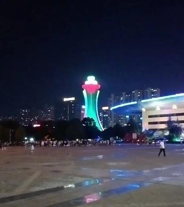 我们一直在找真相!郭希宽分享驻马店夜景,罕见回应网友质疑