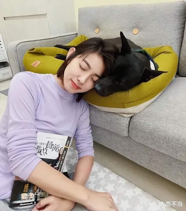 米可白|女星米可白确诊新冠，自曝说不出话、味觉丧失，连续3天只能坐着睡觉