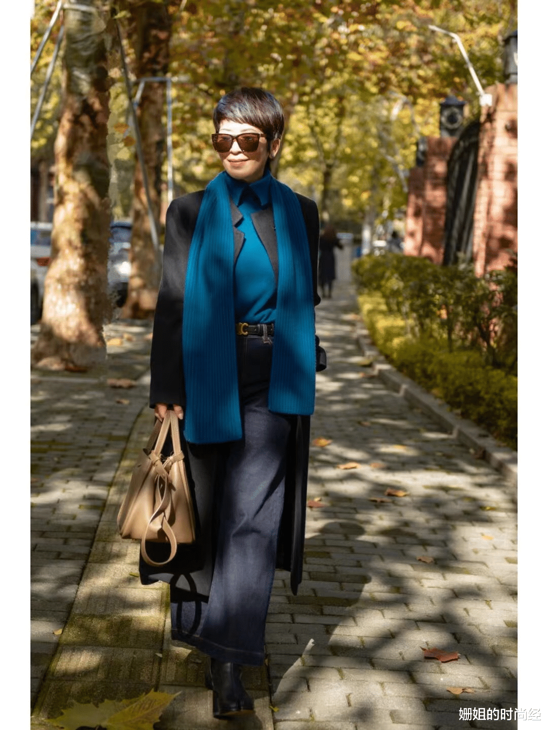 张小斐|春晚“同款”卖爆了！张小斐大衣10分钟断货，观众口罩被问链接