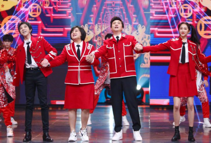 假日暖洋洋2|《王牌对王牌7》官宣定档，华晨宇在海报中和贾玲“平起平坐”