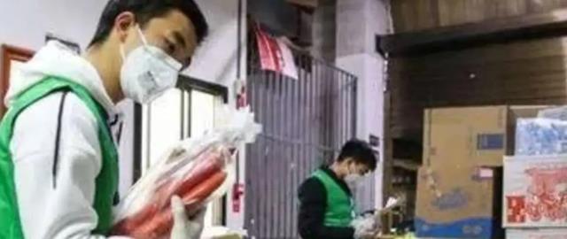 宿舍|27岁男子在家啃老9年不愿工作，亲妈报警：求你们把我儿子抓进监狱