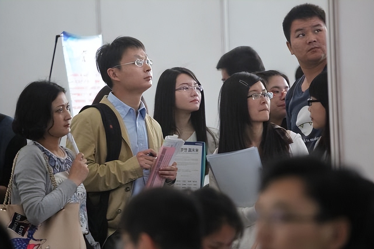 青岛市|“我985学历，凭啥要瞧得起你大专生，”一名本科生的观点火了