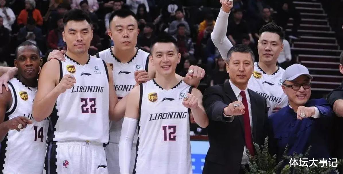 杨鸣|恭喜！辽篮退役球衣第二人，15年功勋+队长＋2个冠军，不比杨鸣差