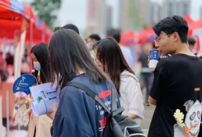 招聘|广西某事业单位招聘, 计算机专业要协调员4级证, 网友: 就差没写名了