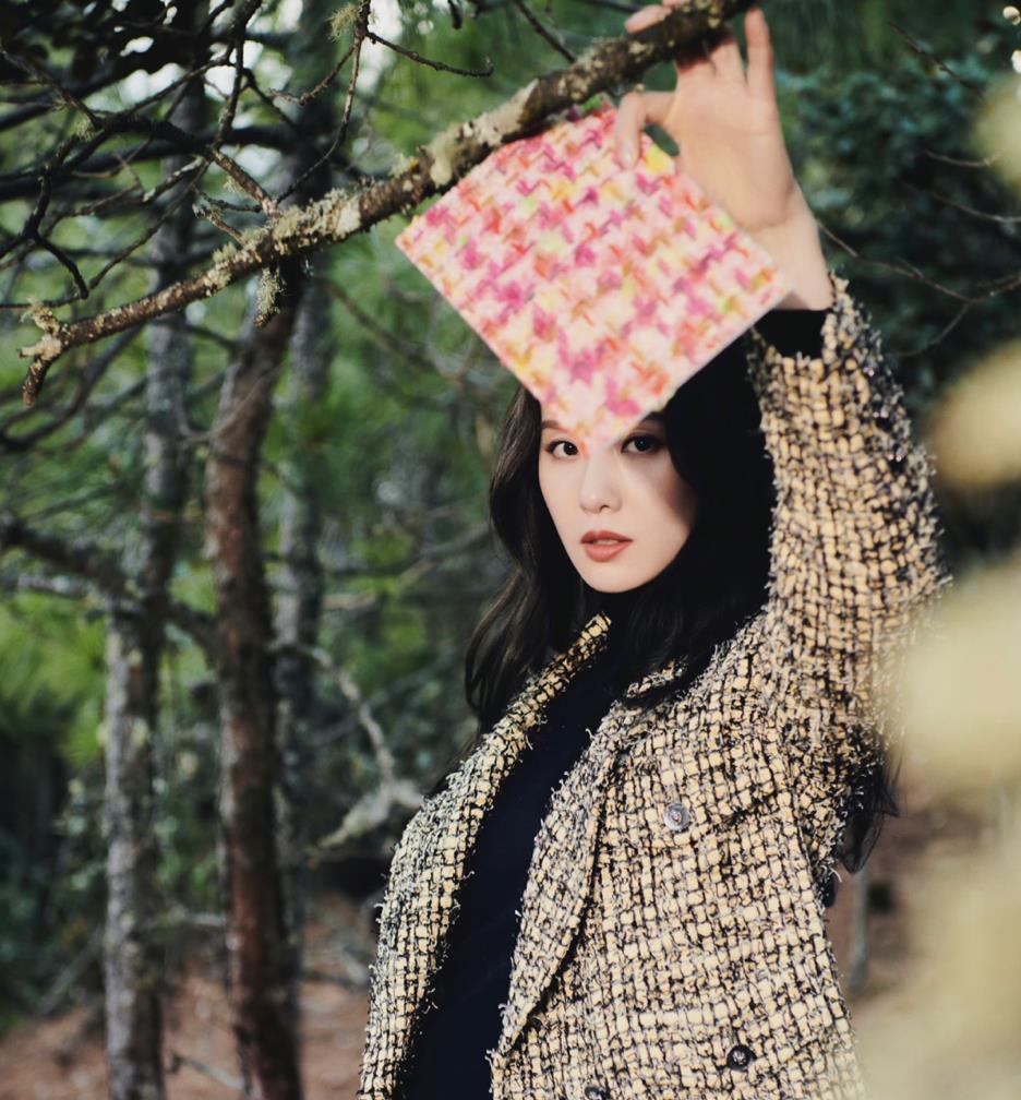 发型 上了年纪的女人尽量少烫“大妈卷”,今年流行这4种发型,更洋气