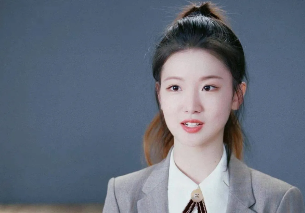 董宇辉|硬捧后不及董宇辉万分之一？孟羽童淡出直播间，本人回应却被嘲讽