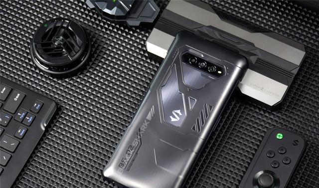 电池|5600mAh电池、1TB内存！黑鲨5SPro才是“王炸”，机皇没错