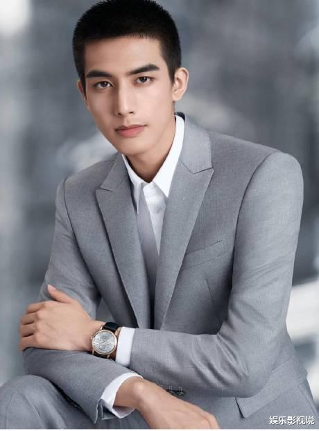宋威龙|易烊千玺已成少年总裁，宋威龙却既无少年感也无男人味，这差异！