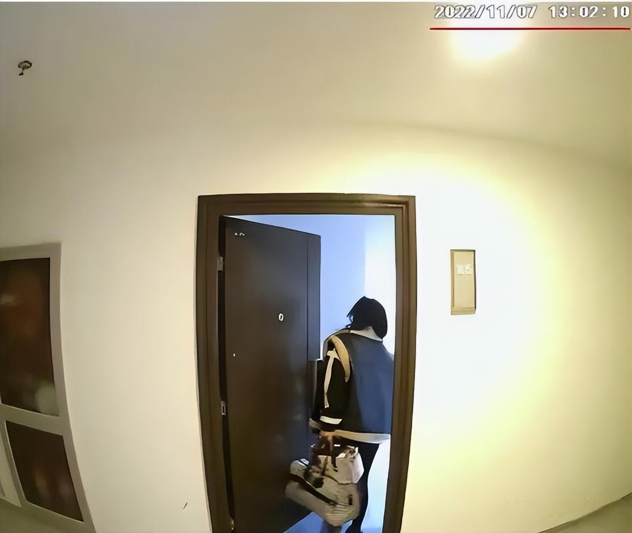 年轻女租客“爱情买卖”,被对门记录,十余人光临门槛都被踏破了