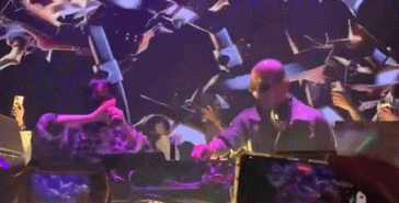 小S|具俊晔在台湾夜店演出,大S因为带孩子缺席,小S上台激情拥抱姐夫