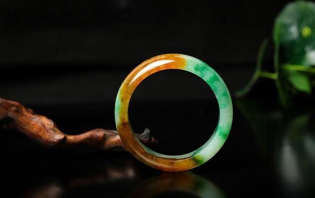 翡翠手镯|翡翠手镯按颜色可分为七大类