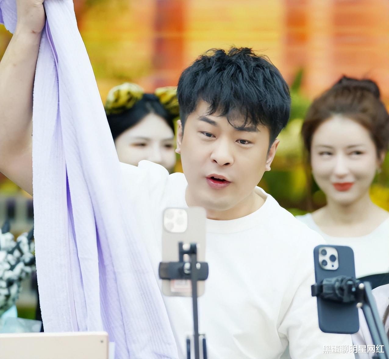 辛吉飞|网红辛巴竖大拇指，盛赞辛吉飞：不愧是我“老辛家人”，真敢说