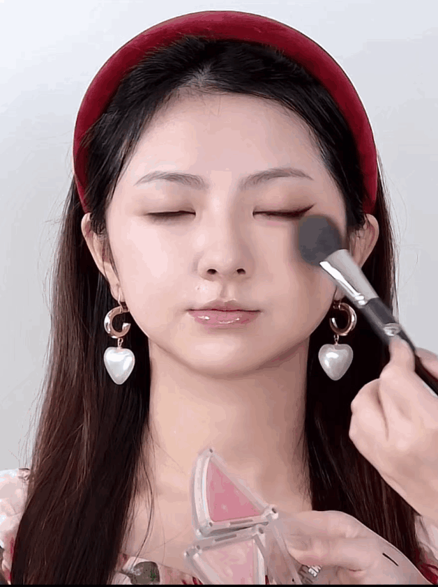 补钙 在妆容细节处倾注爱意，无畏近距离！