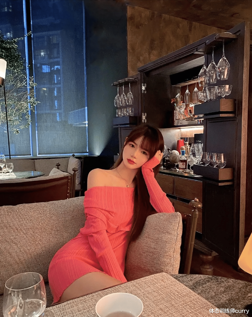 小姐姐|“纯欲瑜伽女神”花式秀大长腿…谁看谁沦陷