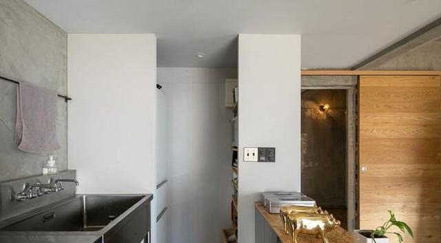 不顾反对买下一层复式公寓，毛坯墙＋水泥地，装修花费不到10万