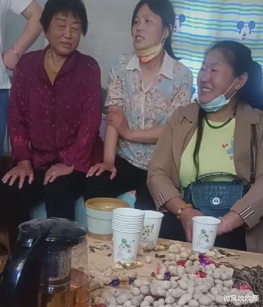 朱之文|大衣哥儿子订婚第二天，一家三口陪新媳妇回门，女方家倍显寒酸