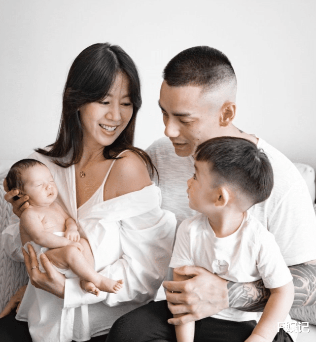 梁靖琪|前TVB女艺人梁靖琪在家为儿子庆祝出生一百天 小儿子眼睛大有精神