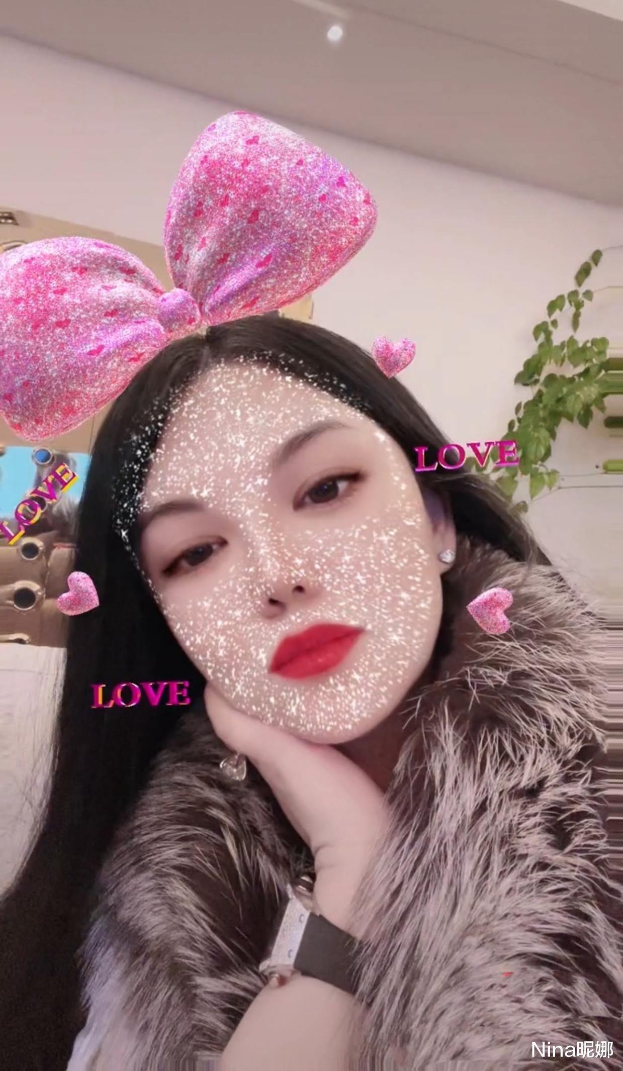 皮草|李湘富婆人设难翻车!穿无袖皮草配170万名表,瘦成锥子脸颜值高