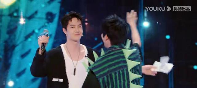 佟丽娅|街舞联欢笑点满格,王一博被笑翻,跟大老师的互动默契十足